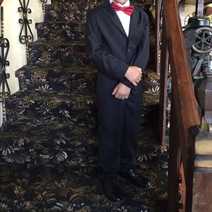 Size. 8 tuxedo. Includes jacket, pants and shirt